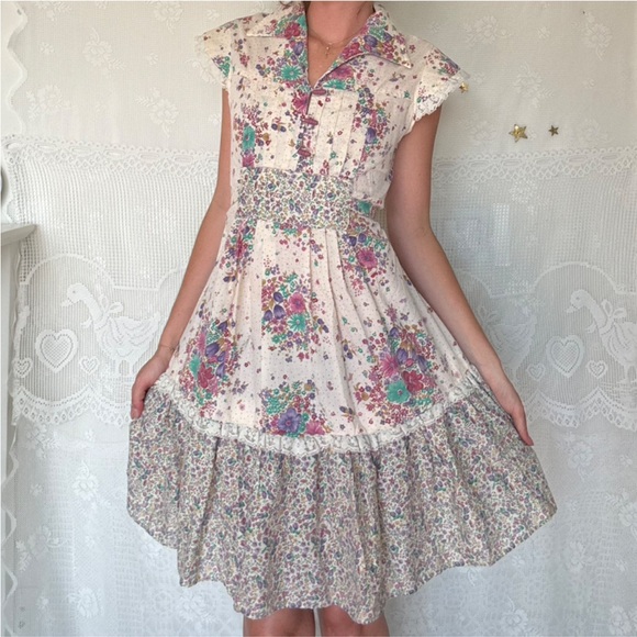 Dresses & Skirts - 70s floral print prairie midi dress - gunne sax inspired